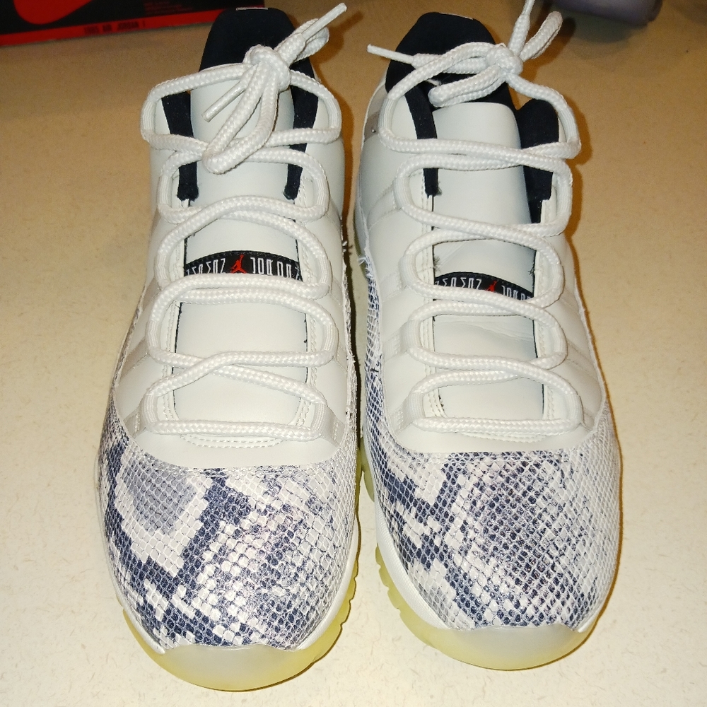 Air Jordan retro 11 low snake light bone